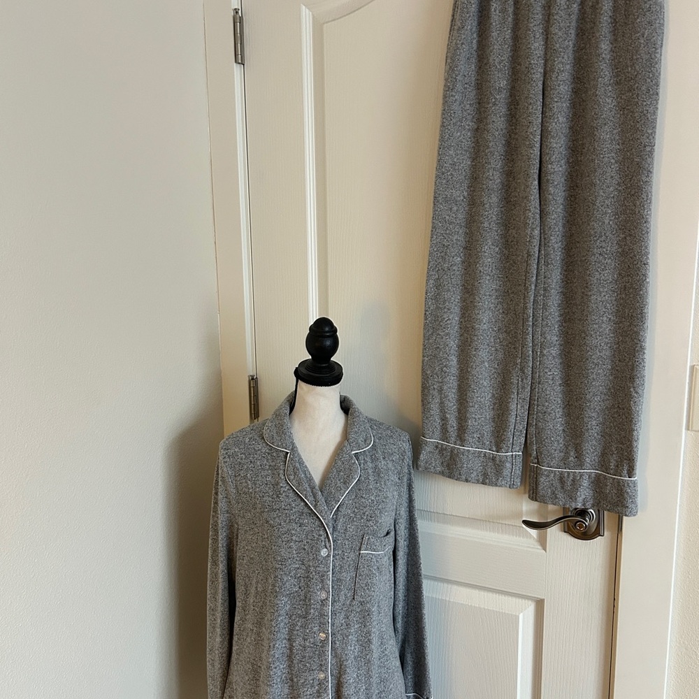 Aamikast Womens 2 Piece Pajama Set Size SM Grey  Soft Knit PJs Cozy